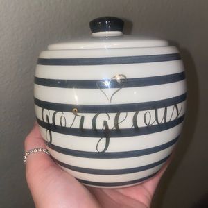 Ceramic beauty holder